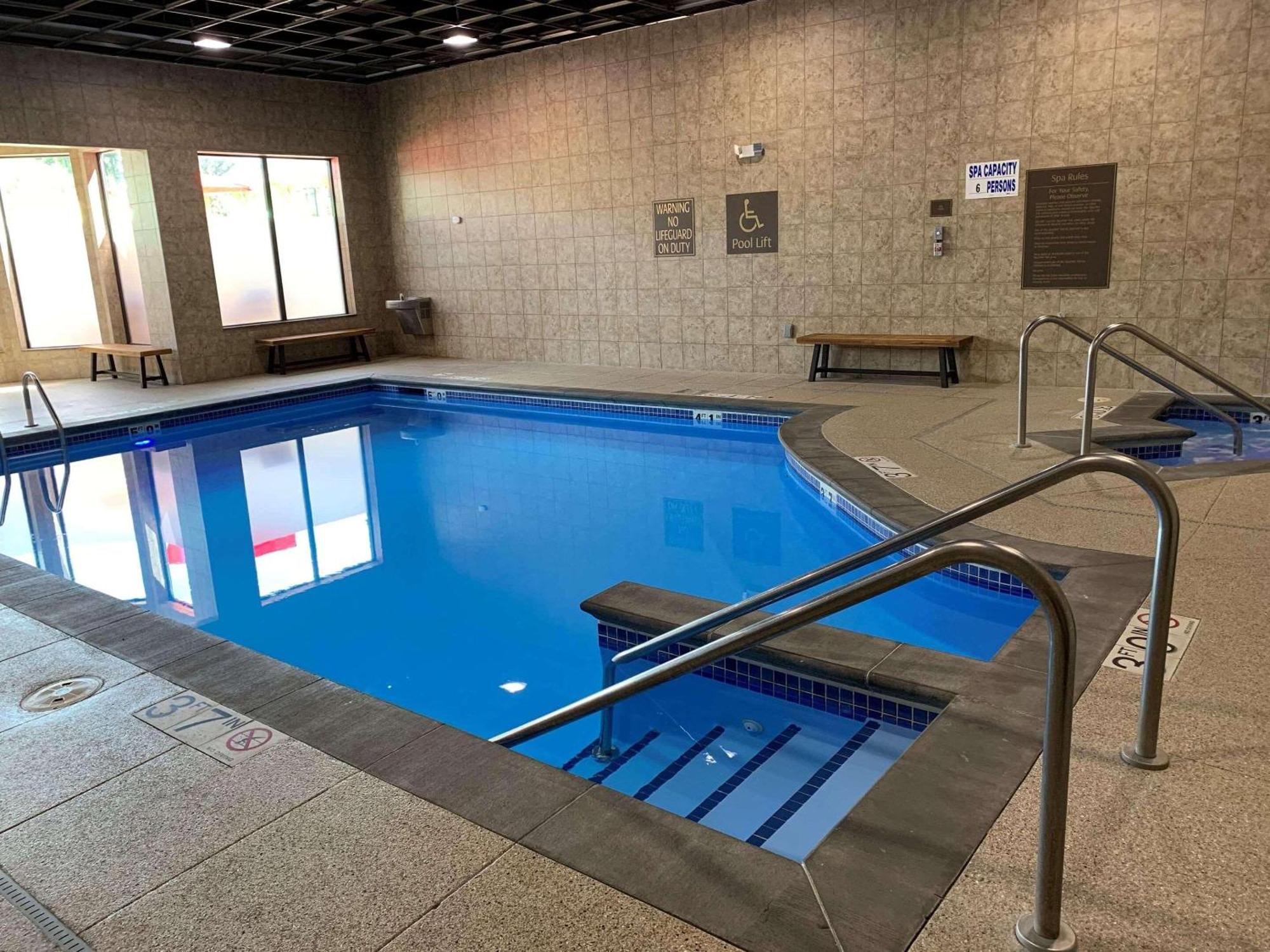 Radisson Hotel River Falls Екстериор снимка