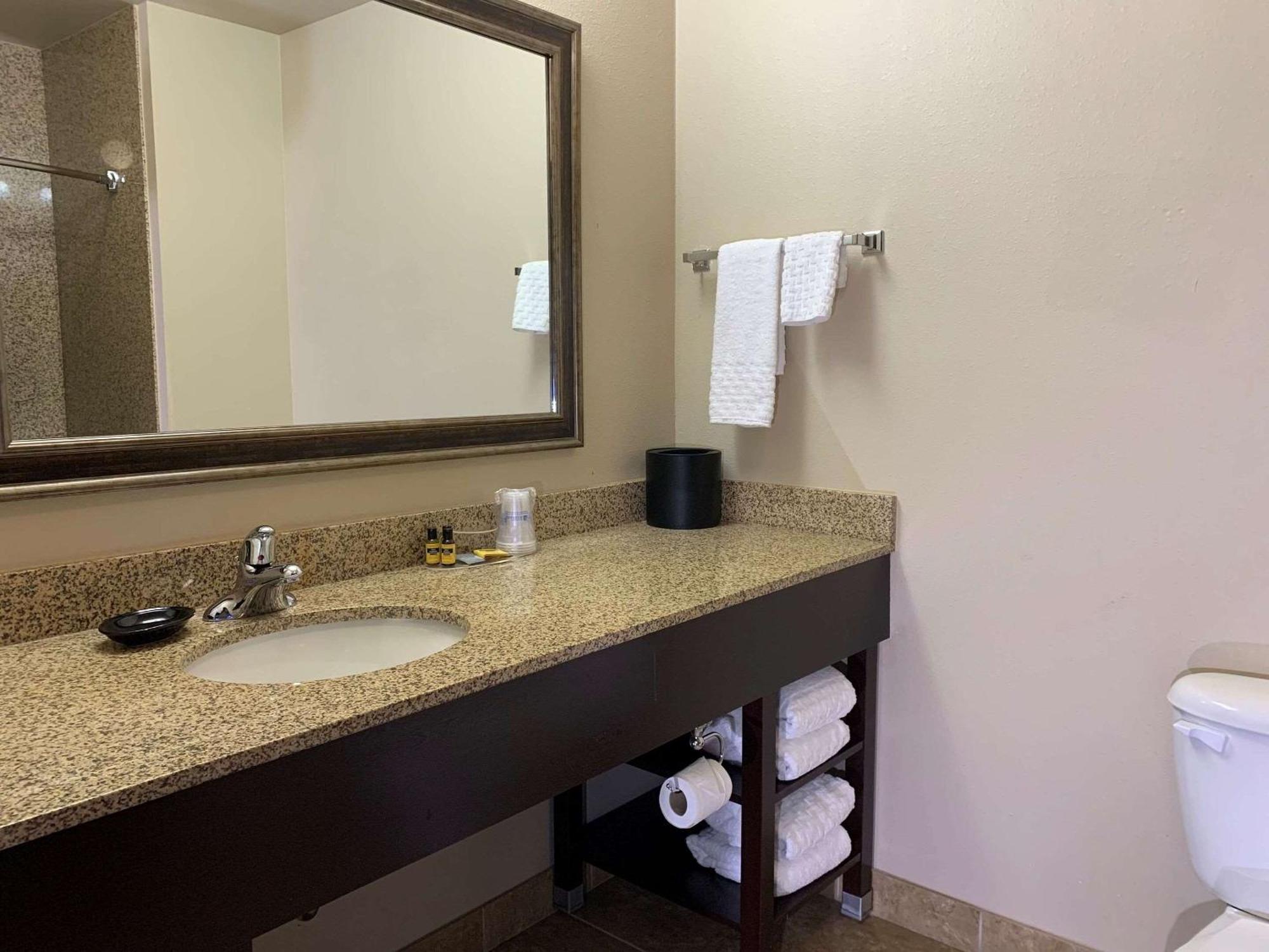 Radisson Hotel River Falls Екстериор снимка